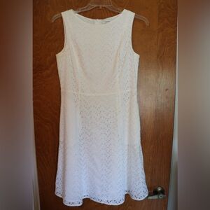 Liz Claiborne White Sleeveless Sheath Dress